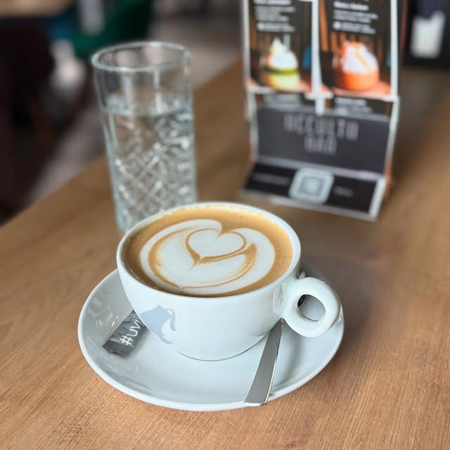 Latte art kava u Occulto Baru